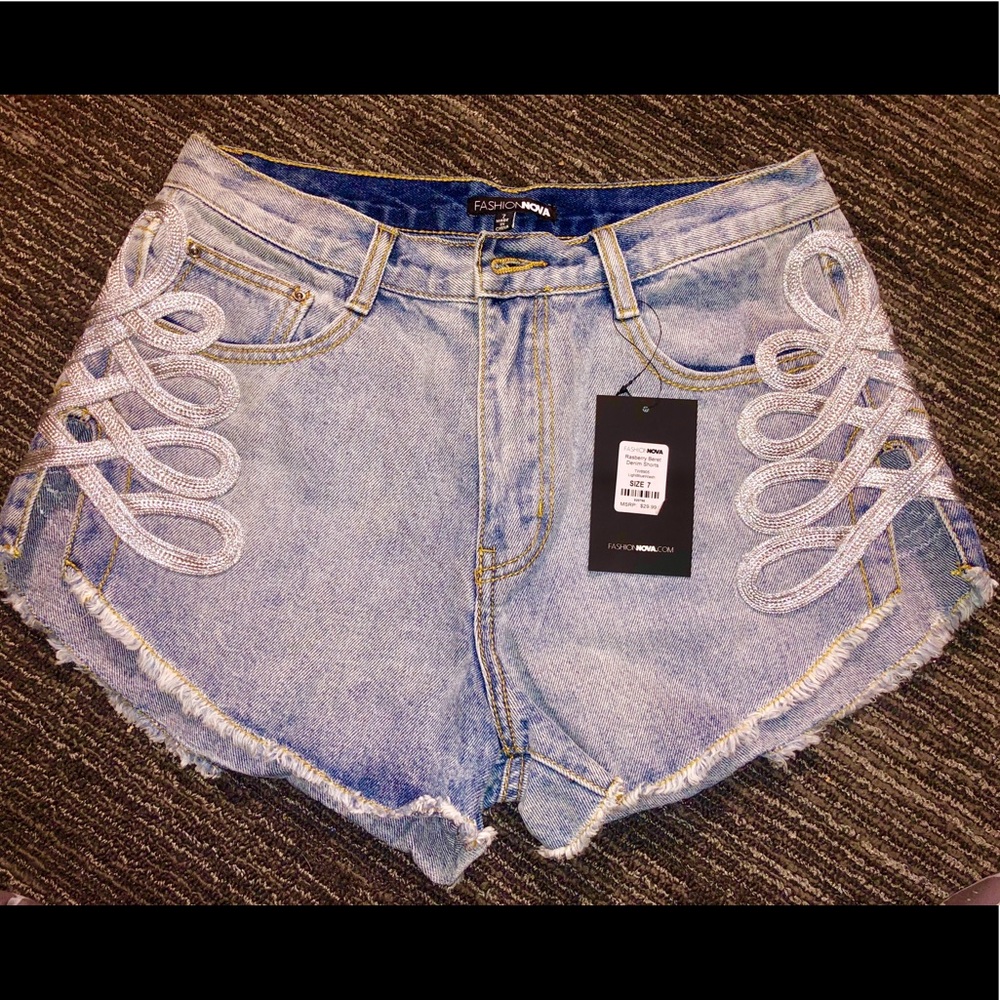 FaSHION NOVA, High waist jean shorts